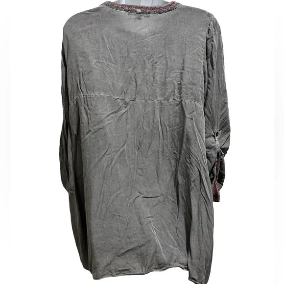 Andree By Unit Shirt Womens SMALL gray Embroidered Floral Boho Flowy Crinkle - Picture 7 of 7